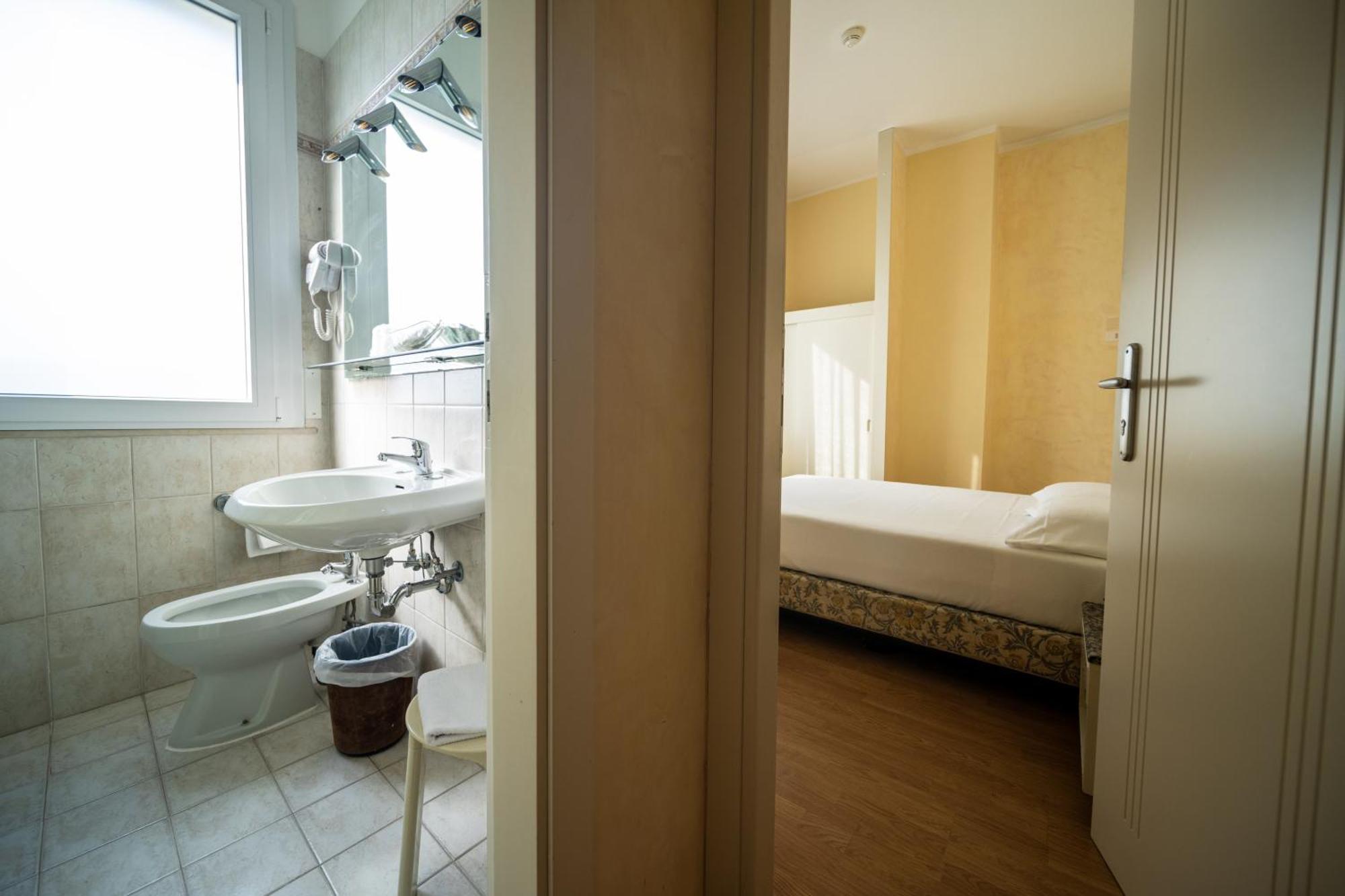 רימיני Hotel Rosabianca מראה חיצוני תמונה