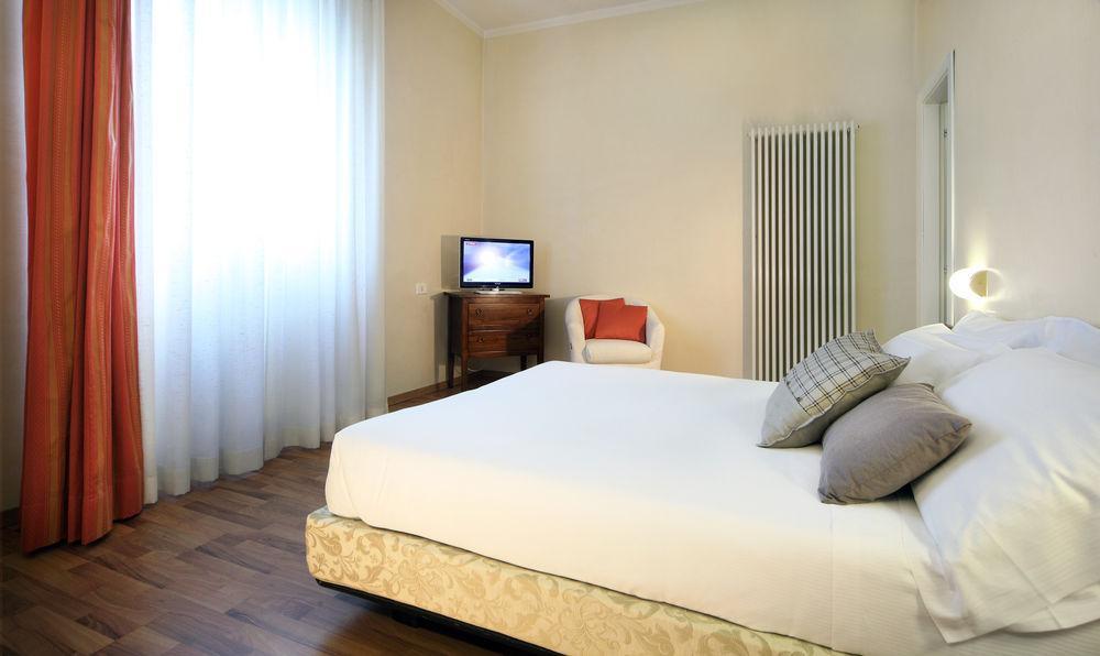 רימיני Hotel Rosabianca מראה חיצוני תמונה